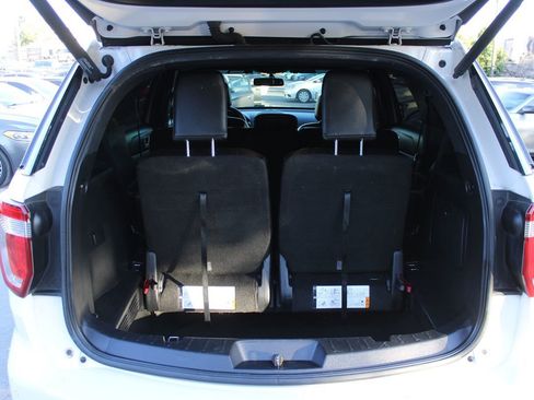 Used 2016 Ford Explorer XLT w/ Equipment Group 202A FWD image 8