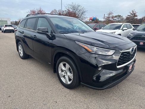 Used 2024 Toyota Highlander LE image 12
