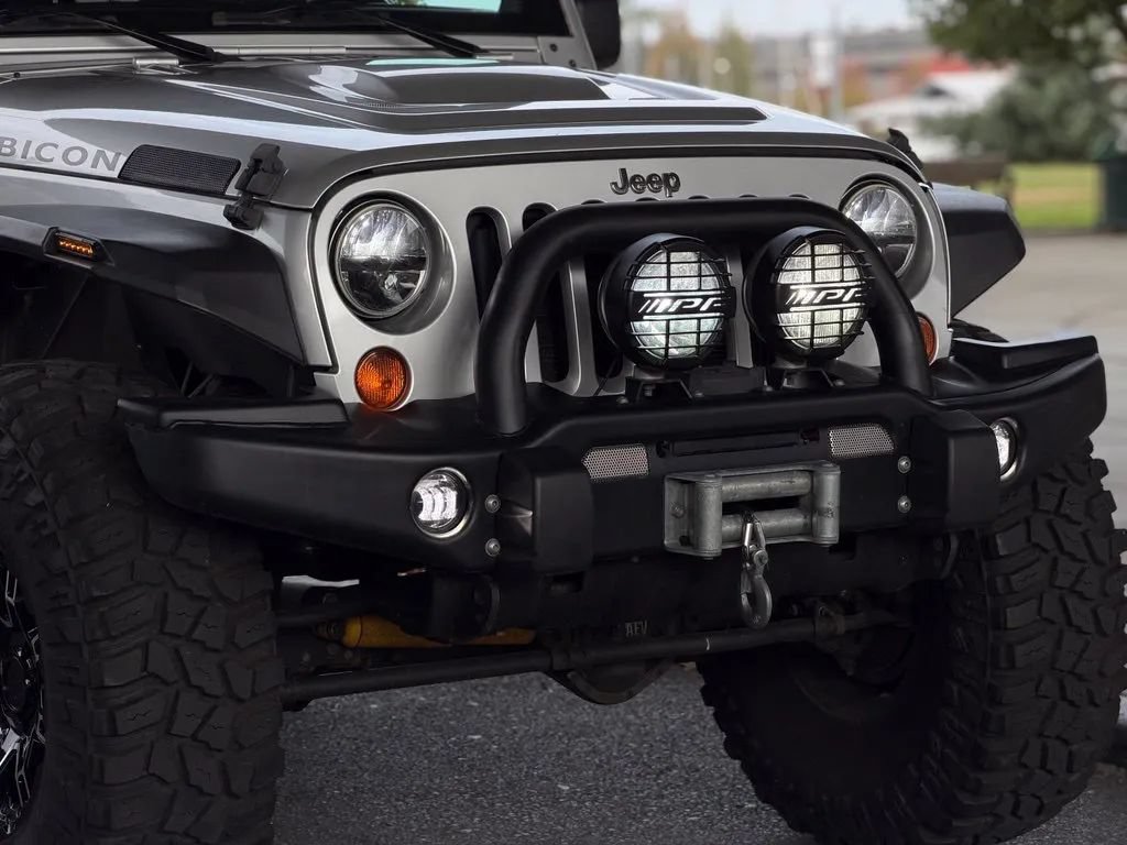 Used 2011 Jeep Wrangler Unlimited Rubicon w/ Dual Top Group AWD/4WD image 11
