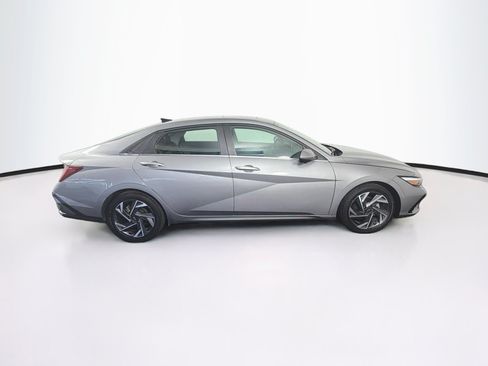 Used 2024 Hyundai Elantra Limited FWD image 10