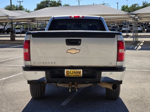 Used 2010 Chevrolet Silverado 3500 LT w/ Interior Plus Package AWD/4WD image 4