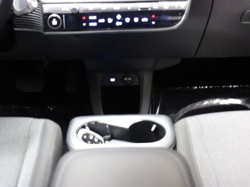 Used 2024 Hyundai Ioniq 5 SEL image 18