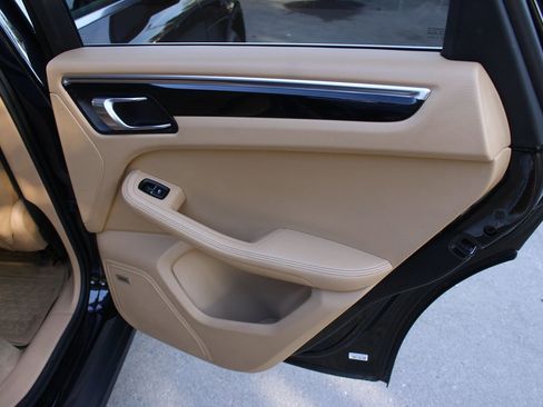 Used 2015 Porsche Macan S AWD/4WD image 16