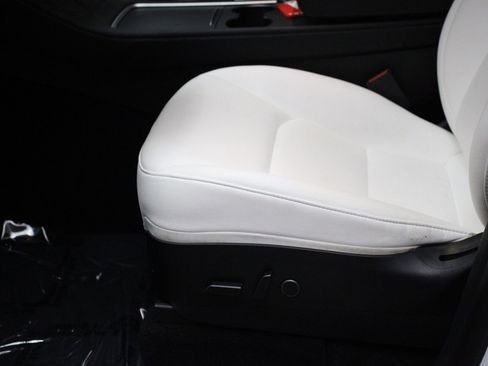 Used 2023 Tesla Model Y Long Range image 32