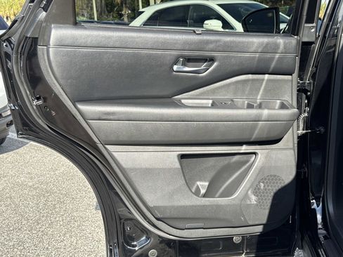 Used 2022 Nissan Pathfinder SL image 13