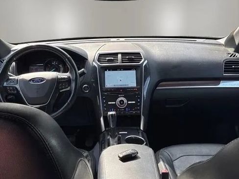 Used 2017 Ford Explorer Limited w/ Equipment Group 301A FWD image 27