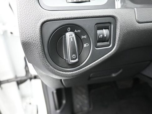 Used 2016 Volkswagen e-Golf SE w/ DC Fast Charging Package image 13