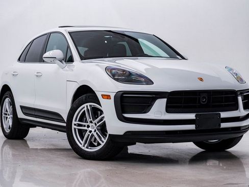 Certified 2025 Porsche Macan AWD/4WD image 8