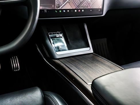 Used 2023 Tesla Model X image 6