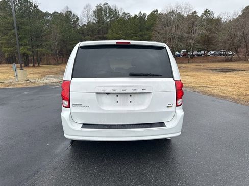 Used 2019 Dodge Grand Caravan SXT image 6
