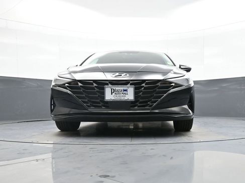 Certified 2023 Hyundai Elantra Limited w/ Preferred Accessory Package image 27