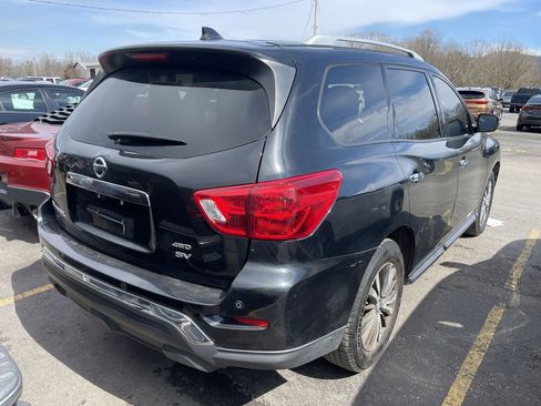 Used 2019 Nissan Pathfinder SV image 4
