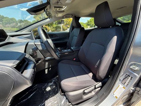Used 2025 Toyota Prius LE FWD image 32