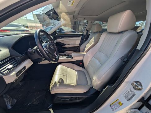Used 2019 Honda Accord Touring image 15