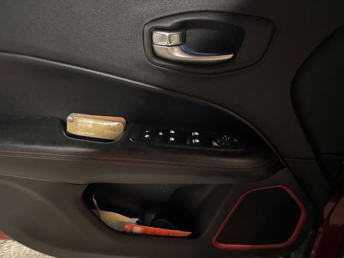 Used 2019 Jeep Compass Trailhawk image 19