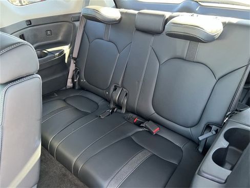 Used 2025 Honda Pilot Touring image 25