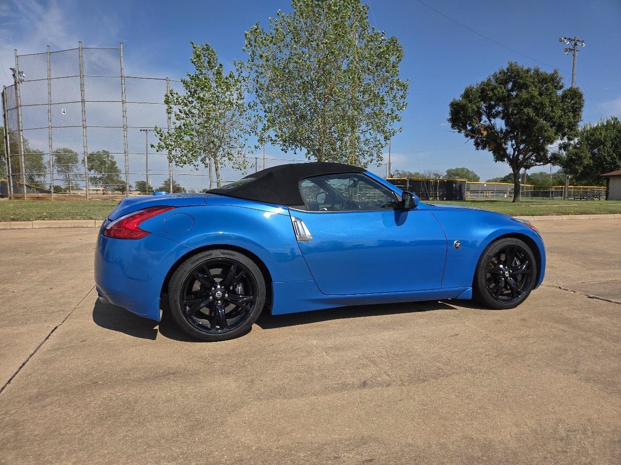Used 2010 Nissan 370Z Touring w/ Sport Pkg RWD image 27