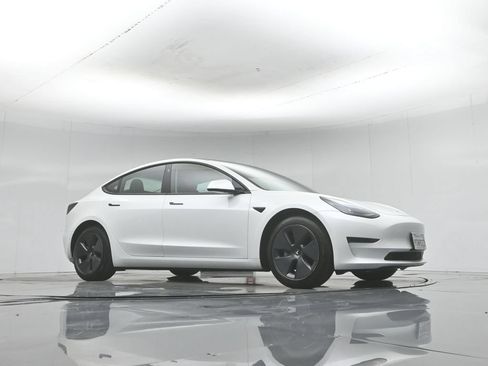 Used 2022 Tesla Model 3 Long Range AWD/4WD image 2