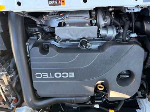 Used 2020 Chevrolet Equinox LT image 32