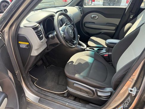 Used 2019 Kia Soul image 16