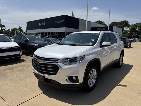 Used 2021 Chevrolet Traverse LT FWD image 2