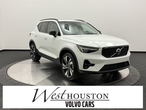 Used 2025 Volvo XC40 B5 Ultra AWD/4WD image 1