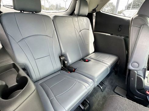 Used 2020 Buick Enclave Essence image 27