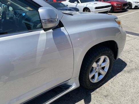 Used 2011 Lexus GX 460 image 28