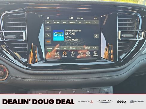 Used 2024 Dodge Durango SXT w/ SXT Blacktop Group image 19