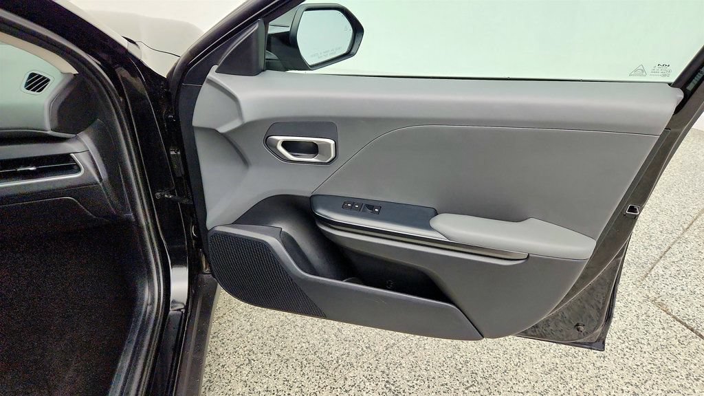 Used 2025 Kia K4 FWD image 23