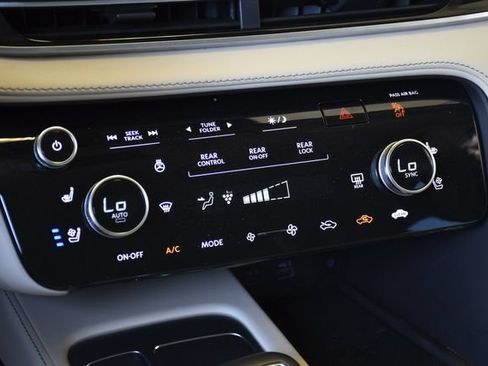 Used 2025 INFINITI QX60 Sensory w/ Vision Package AWD/4WD image 18