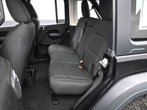 Used 2018 Jeep Wrangler Unlimited Sport S AWD/4WD image 27