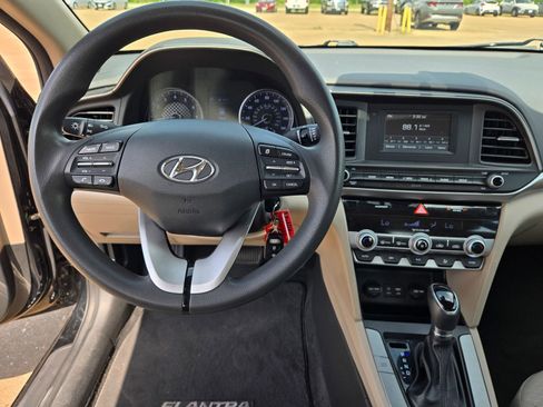 Used 2020 Hyundai Elantra SE FWD image 9