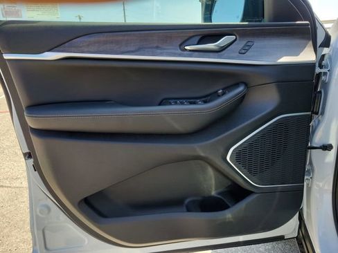 New 2026 Jeep Grand Cherokee L Limited w/ Limited Altitude Package RWD image 18