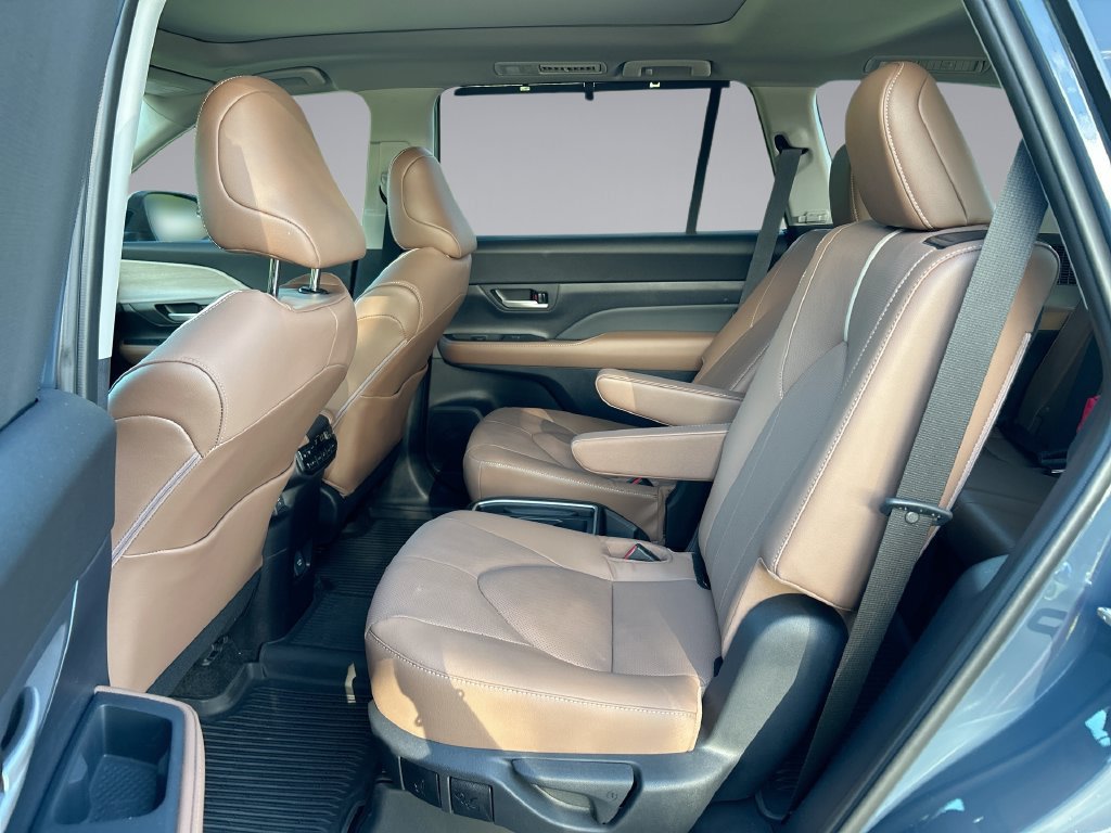 Certified 2026 Toyota Grand Highlander AWD image 32