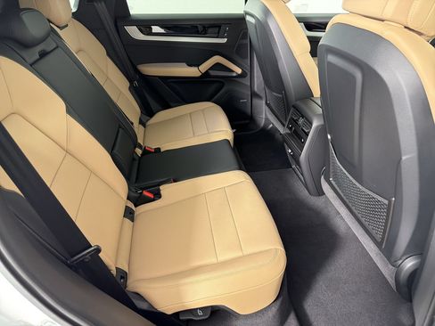 Certified 2026 Porsche Cayenne AWD/4WD image 30