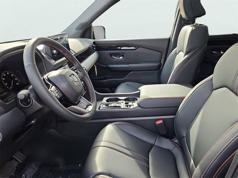 New 2025 Honda Pilot TrailSport image 21