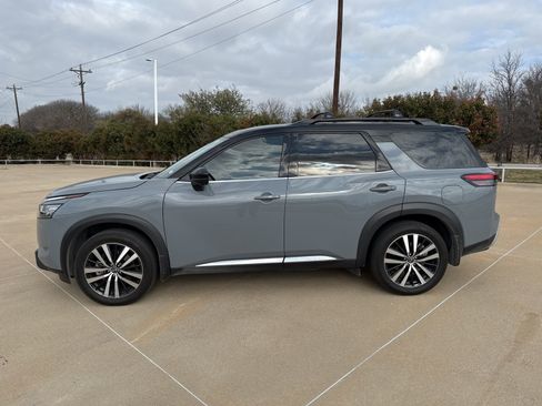 Used 2024 Nissan Pathfinder Platinum w/ Cargo Package image 2