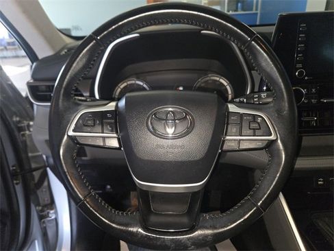 Used 2022 Toyota Highlander XLE image 14