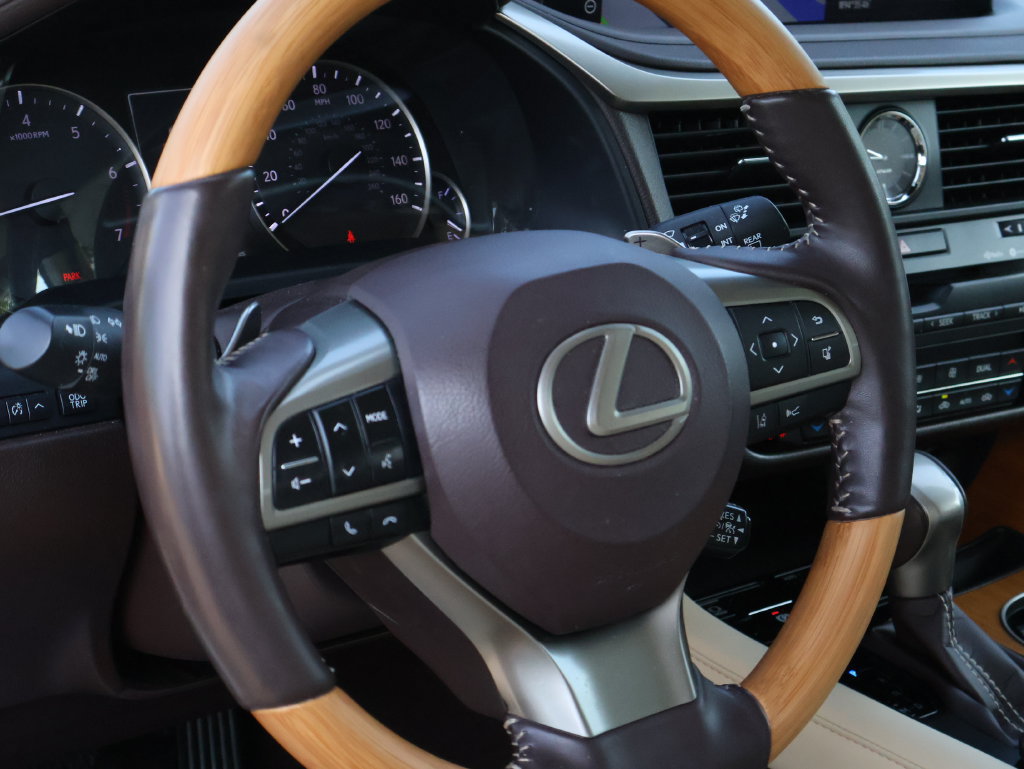 Used 2020 Lexus RX 350 AWD w/ Premium Package image 18