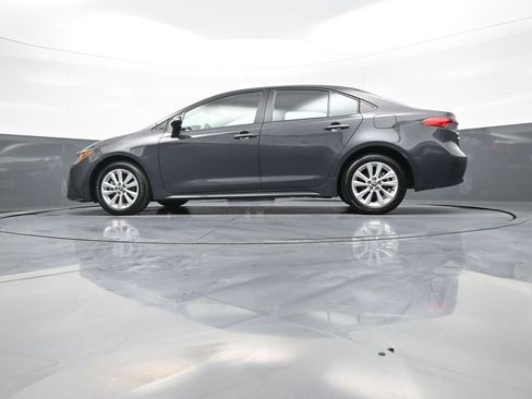 Certified 2023 Toyota Corolla LE image 32