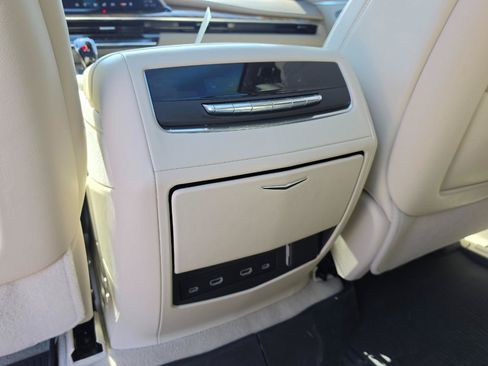 Used 2022 Cadillac Escalade ESV Sport Platinum w/ LPO, ONYX Package AWD/4WD image 38