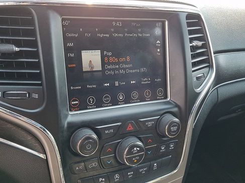 Used 2018 Jeep Grand Cherokee Limited AWD/4WD image 3