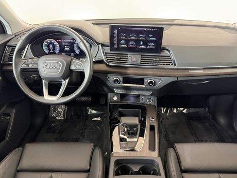 Used 2024 Audi Q5 e Premium w/ Convenience Package image 26