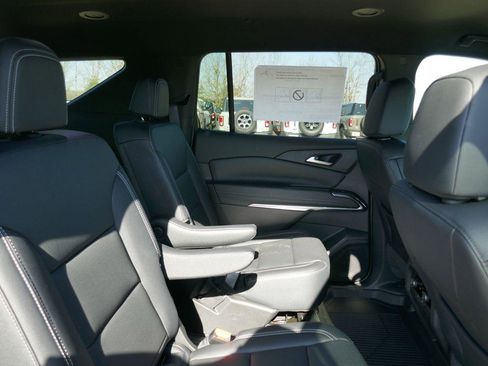 New 2026 Chevrolet Traverse LT image 11