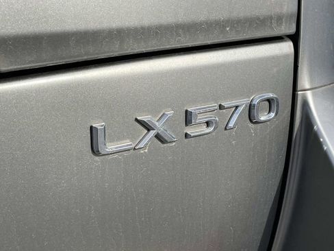 Used 2017 Lexus LX 570 4WD w/ Luxury Package image 9