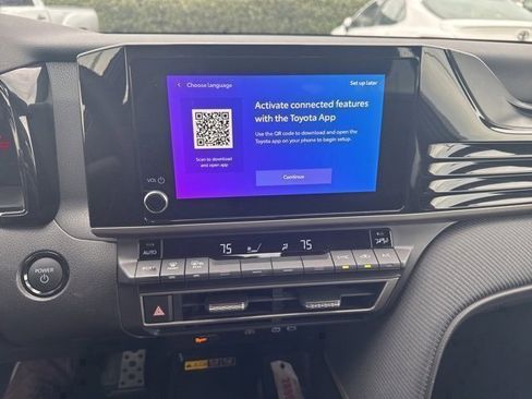 Used 2025 Toyota Camry SE image 10