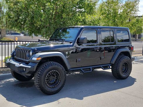 Used 2026 Jeep Wrangler Unlimited Sport AWD/4WD image 4