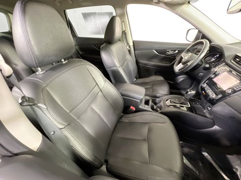 Used 2020 Nissan Rogue SL w/ Premium Package image 28
