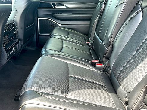 Used 2024 Jeep Wagoneer L Series II w/ Flexible Seating Group RWD image 18
